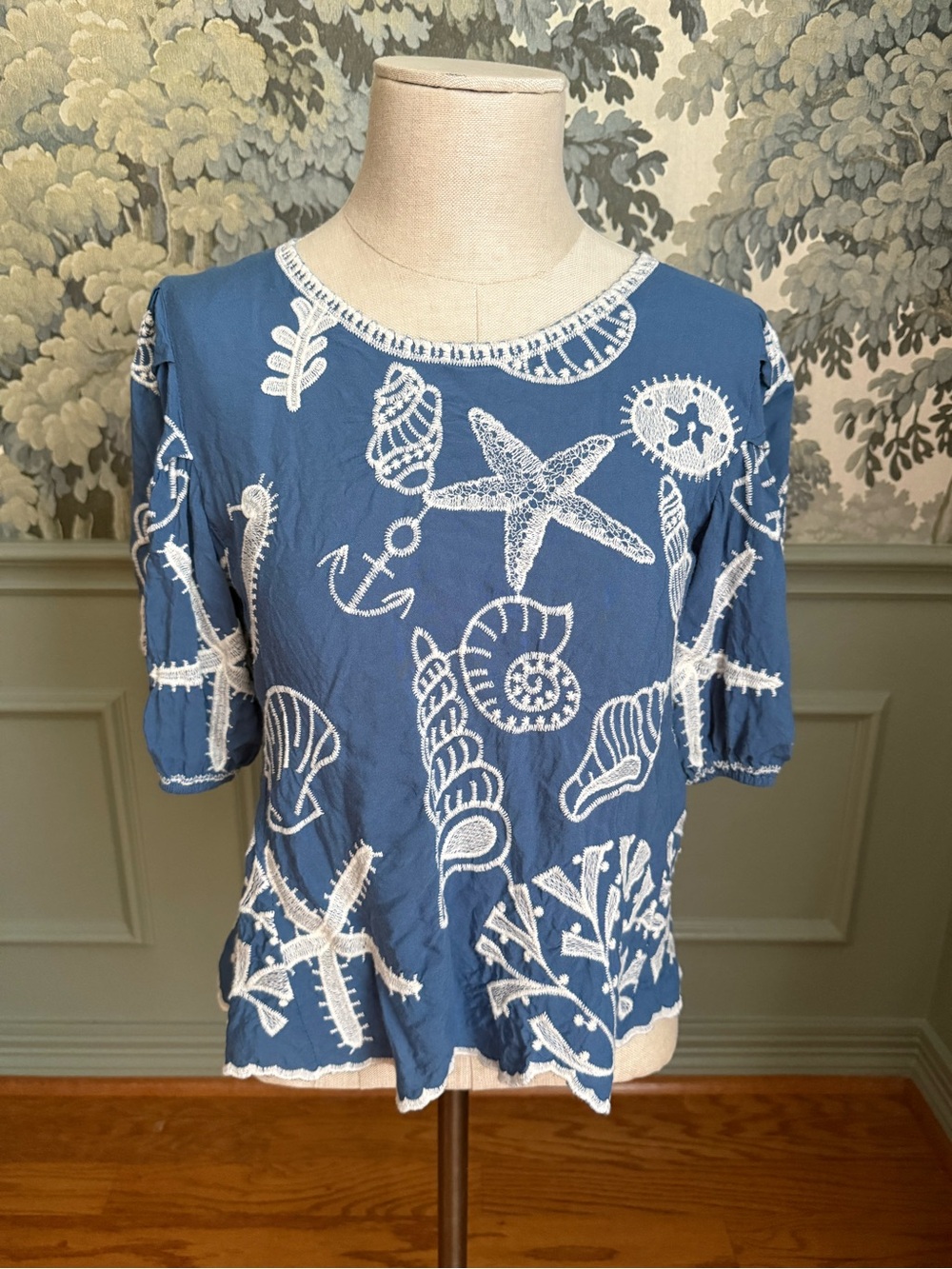 Solitaire Embroidered Sea Life Blue Women's Top M